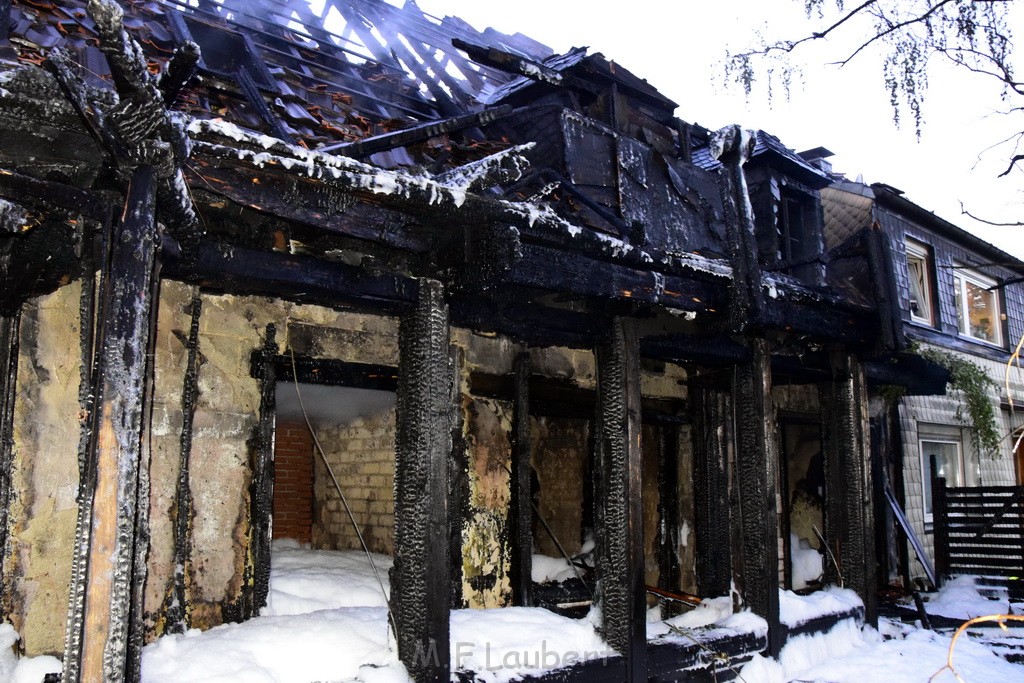 Grossfeuer Einfamilienhaus Siegburg Muehlengrabenstr P0765.JPG - Miklos Laubert